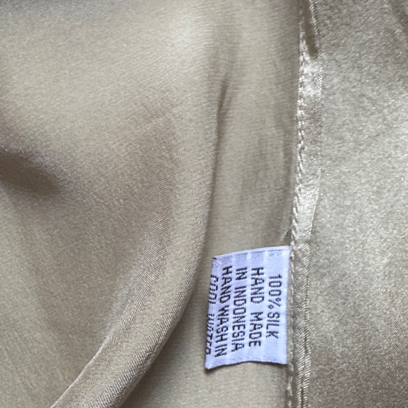 Colorful Wing Pattern Scarf - Picture 4 of 4